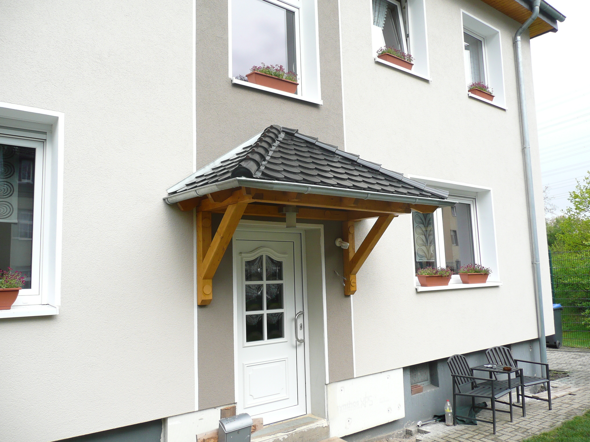 Holzvordach Odenwald mit Biberschwanz.jpg
