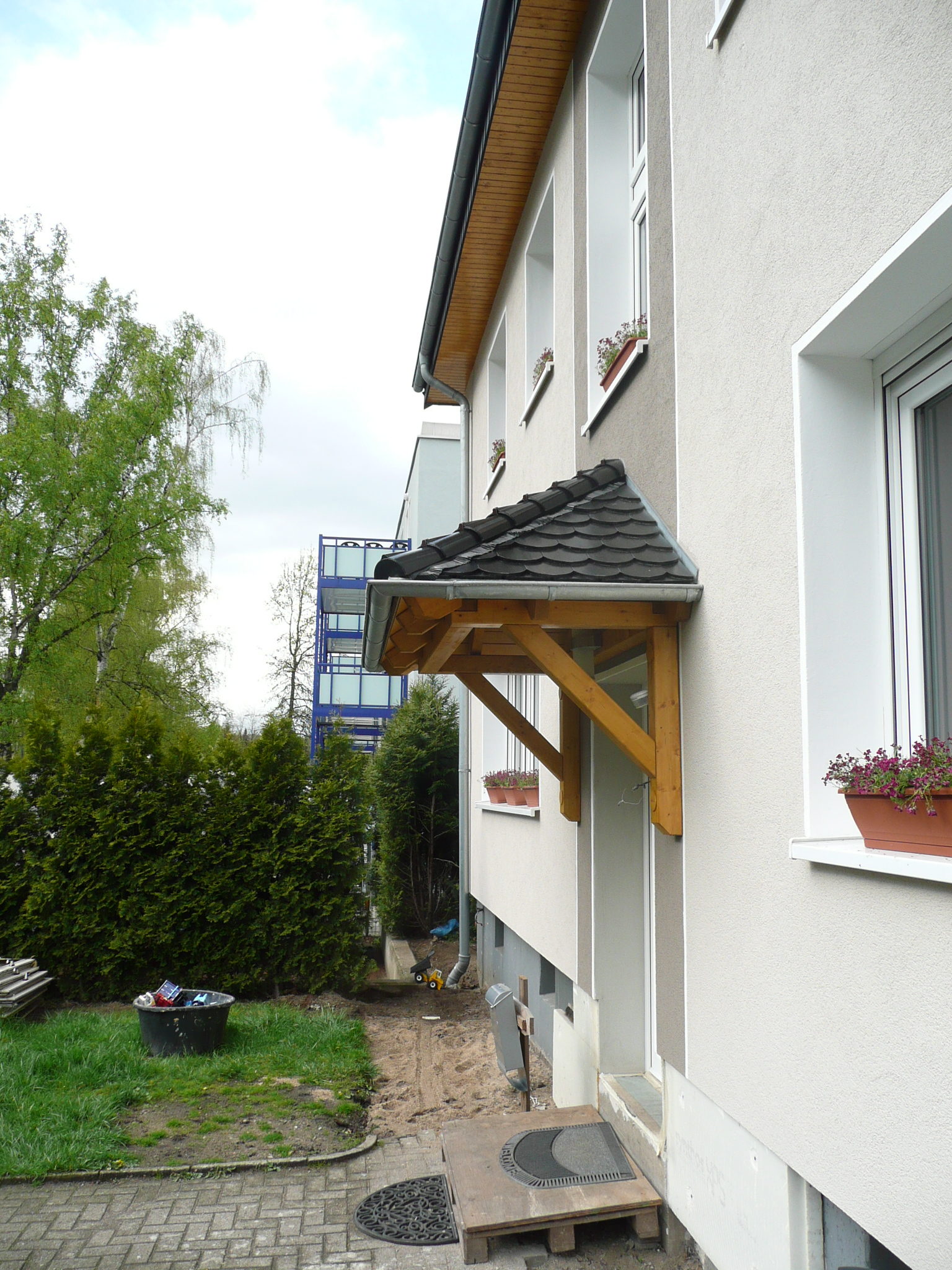 Vordach Odenwald mit Biberschwanzeindeckung.jpg