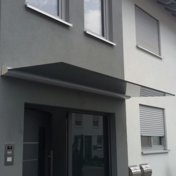 Glasvordach Dura plus mit grau getöntem Glas
