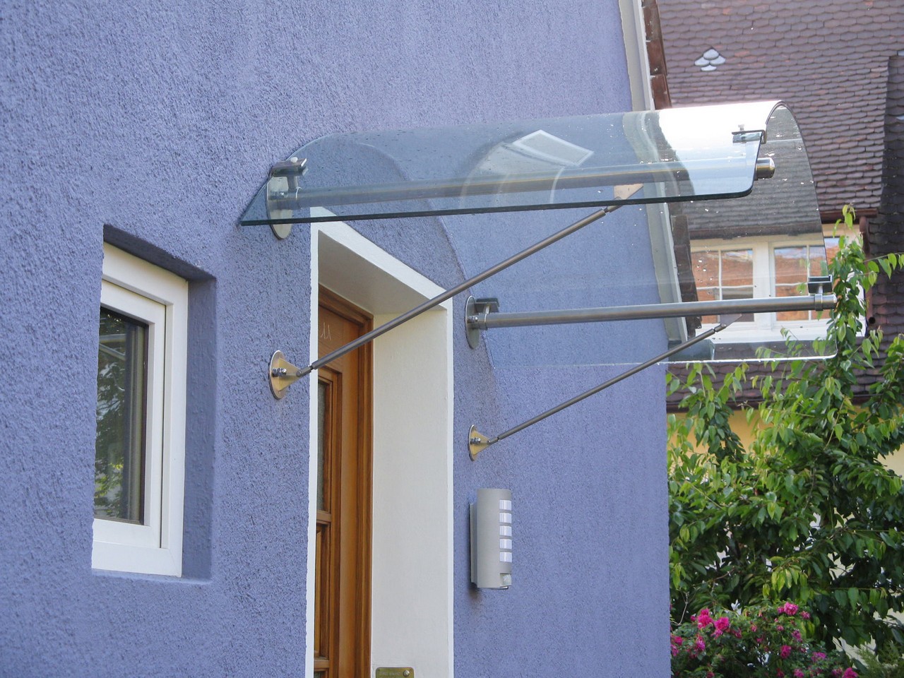 Bogen-Vordach Zuerich