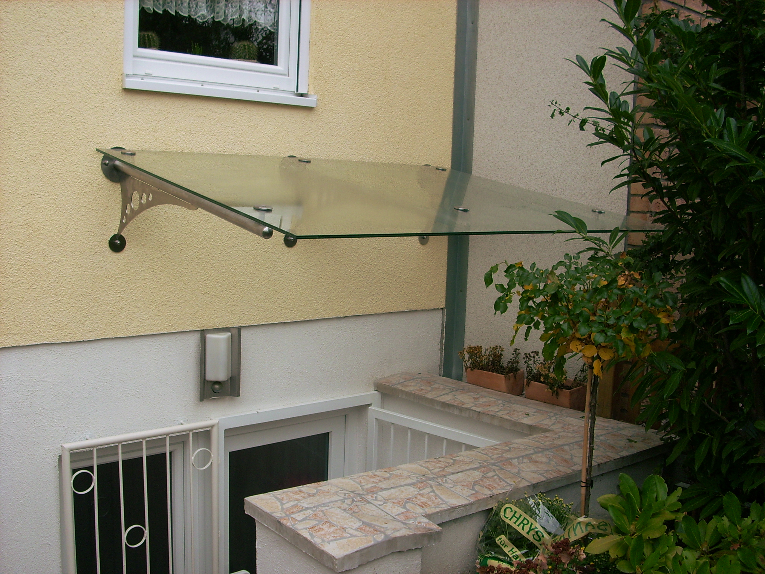 Kellertreppenüberdachung auf Vordach-Basis 'Madrid'