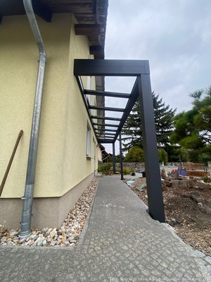 Terrassendach Cubic-Line als Eingangsüberdachung in Brieselang 2