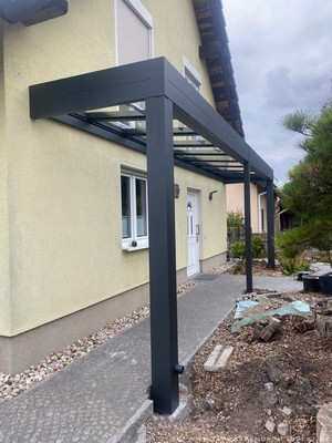 Terrassendach Cubic-Line als Eingangsüberdachung in Brieselang 4