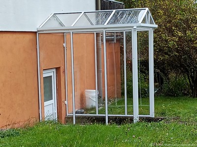 Aluminiumvordach Rom als Kellertreppenüberdachung 01