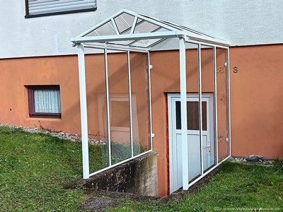 Aluminiumvordach Rom als Kellertreppenüberdachung 04