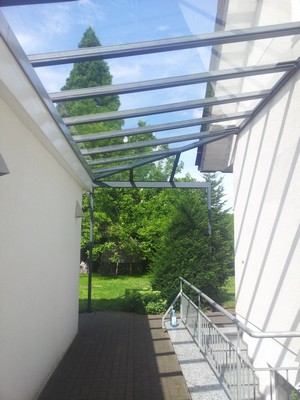 Terrassendach Elegant-Line als Eingangsüberdachung in Magdeburg 3