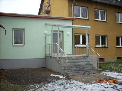 Terrassendach Elegant-Line als Eingangsüberdachung in Querfurt 1